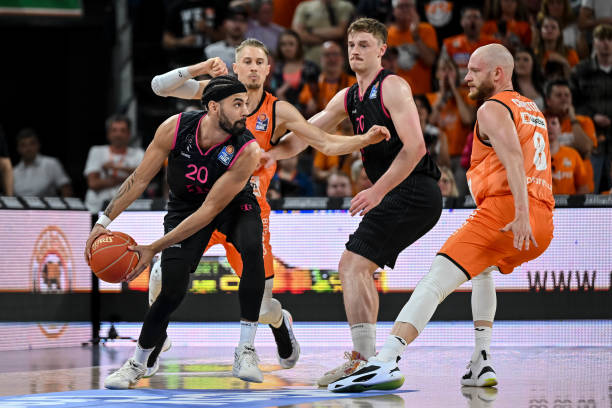 亚冠赛场上 亚冠赛场上