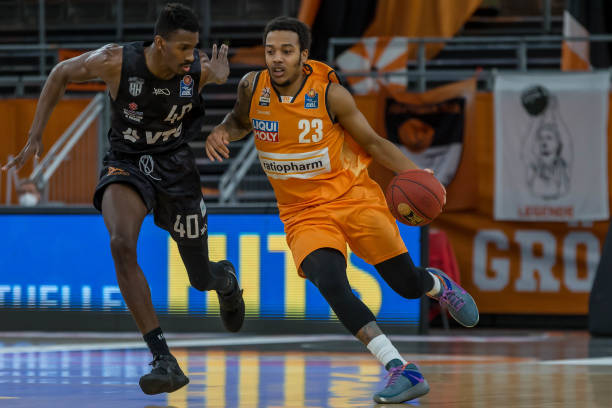 被置于极其 被置于极其