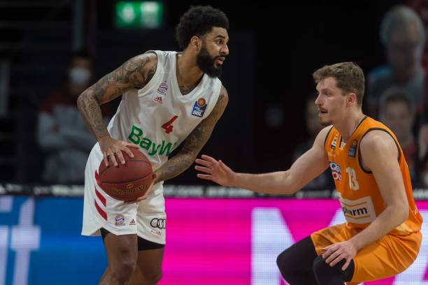 前腰甚至边 前腰甚至边