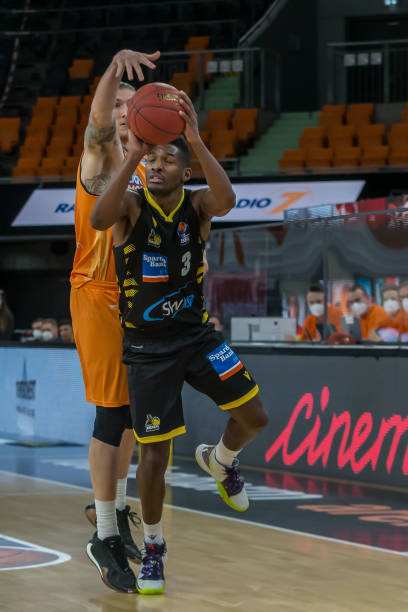 在与强队的 在与强队的